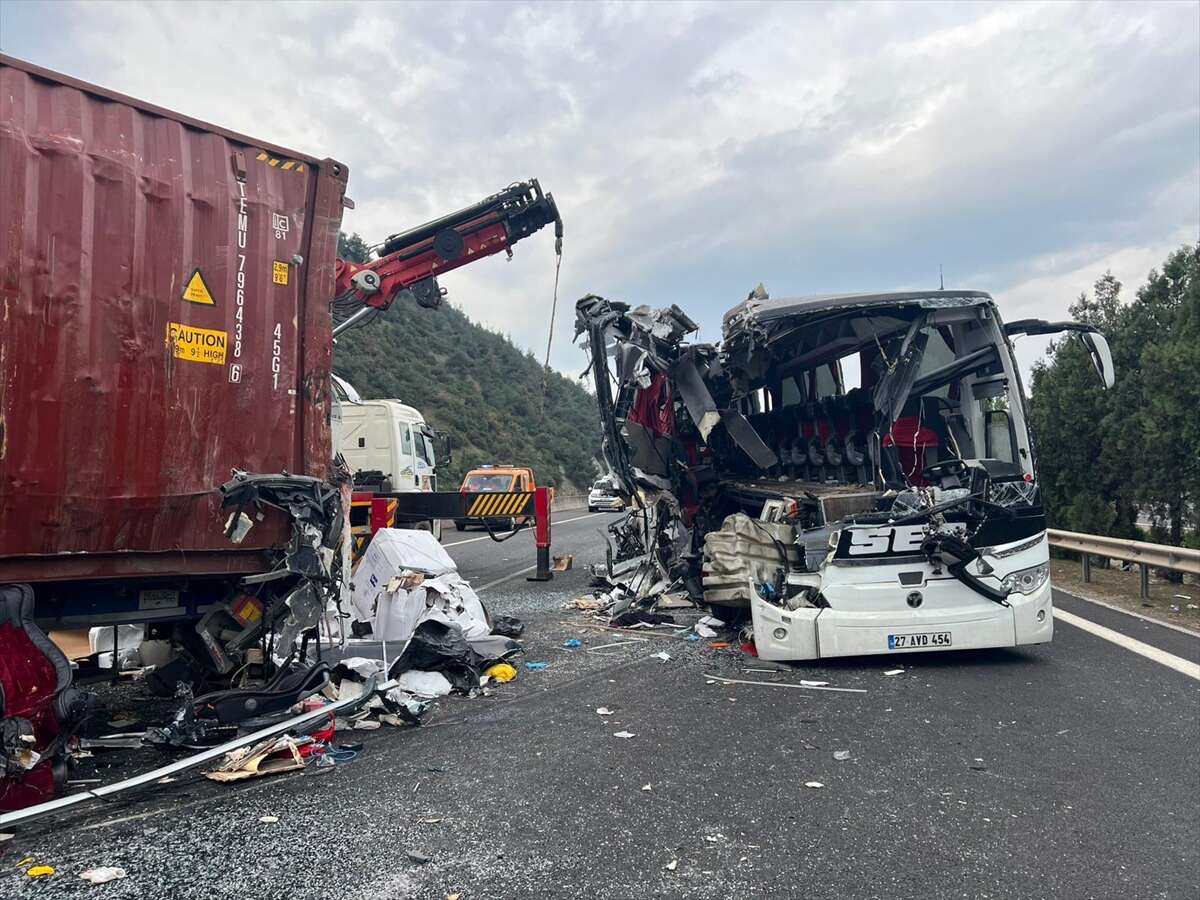 7 kişinin öldüğü otobüs kazasının nedenini yaralı kurtulan yolcu açıkladı 2
